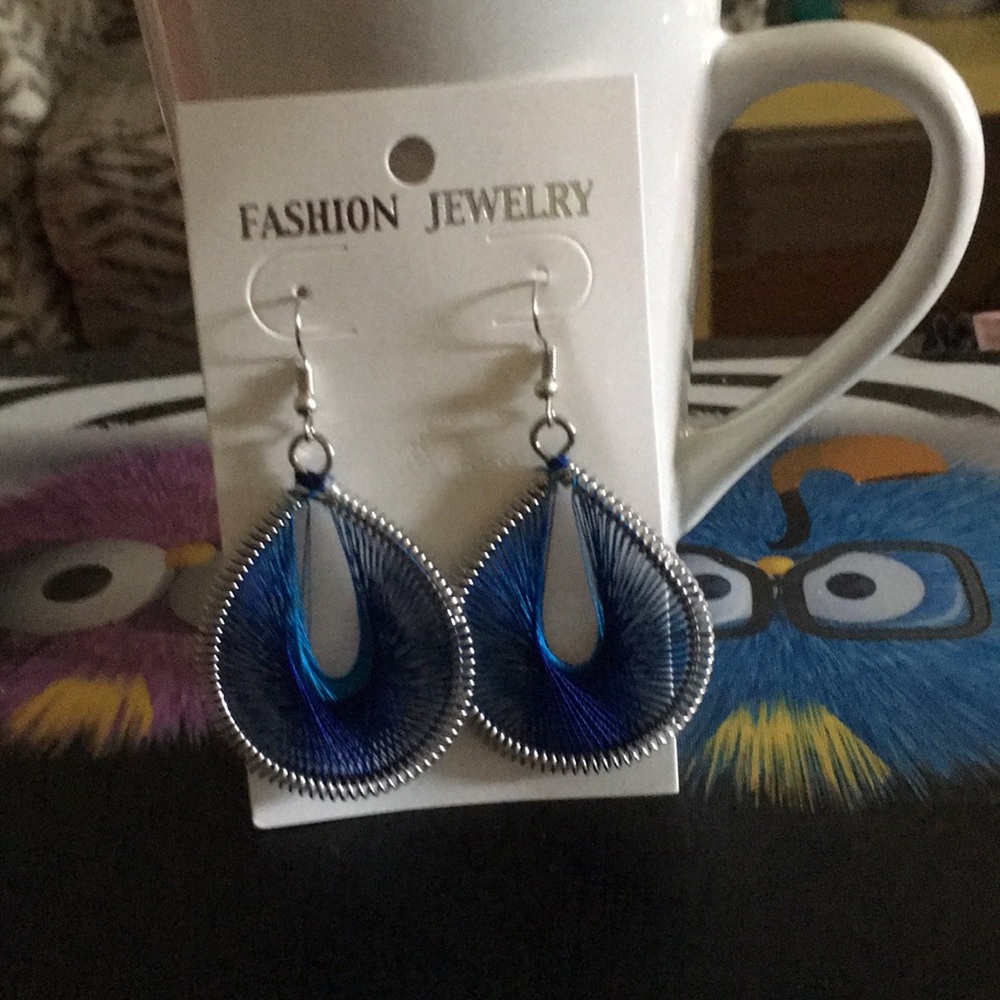Pierced earrings - Picture 2 of 2